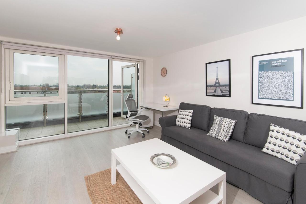Spacious Apartment With Parking Space, Close To Heathrow, Elizabeth Line And Windsor Maidenhead Exterior photo